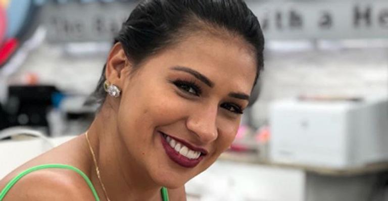 Cantora Simone curte dia de sol ao lado da família