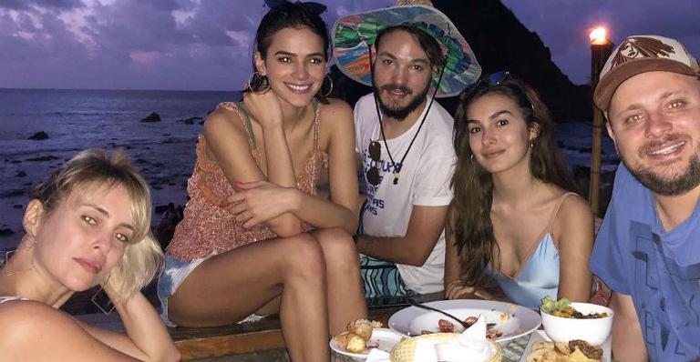 Bruna Marquezine curte viagem para Fernando de Noronha com amigos