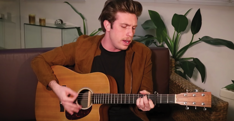 Michael Band canta versão acústica de ‘Shape of You’ do Ed Sheeran no Caras Session