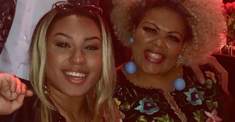 Talita Cipriano se declara para a mãe, Deise, durante tratamento contra o câncer