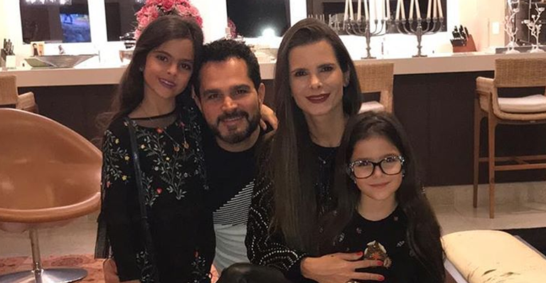 Luciano Camargo comemora 15 anos de casamento em resort luxuoso com diária de R$7 mil