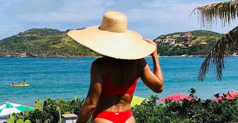 De biquíni, Juliana Paes exibe corpão e comemora resultado de exercícios: ”Estão fazendo efeito”