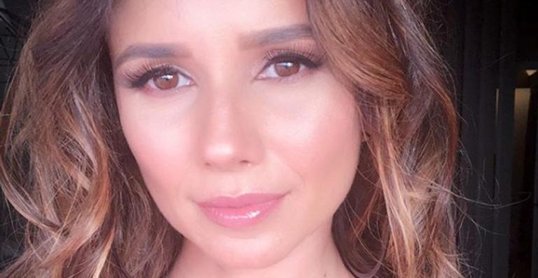 Novo look! Paula Fernandes muda o visual e adere à franja