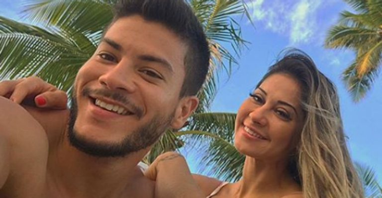 Arthur Aguiar e Mayra Cardi mostram detalhes do parto de Sophia: ”Nos entregamos”