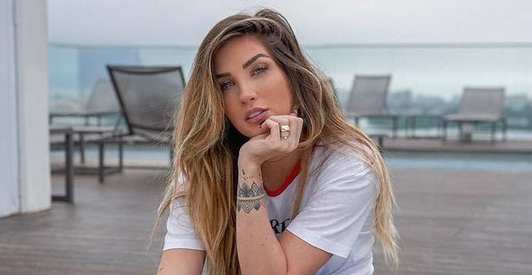 Ex-BBB Aline Gotschalg rebate polêmica em maternidade: ”Peço mais respeito!”