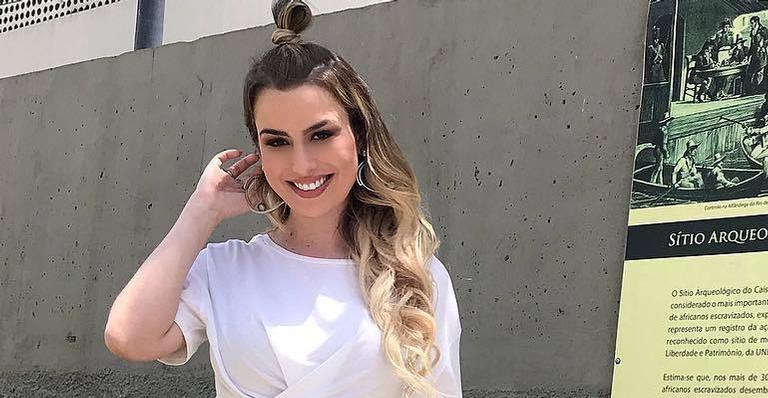 Fernanda Keulla se inspira em Deborah Secco e passa a tesoura no cabelo