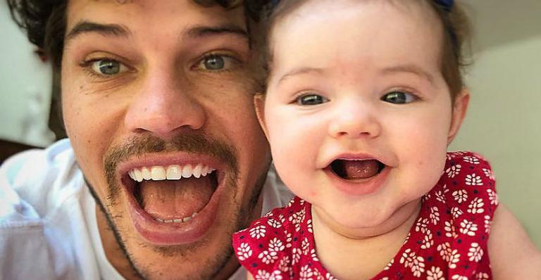 José Loreto encanta a web ao mostrar interação com a filha, Bella
