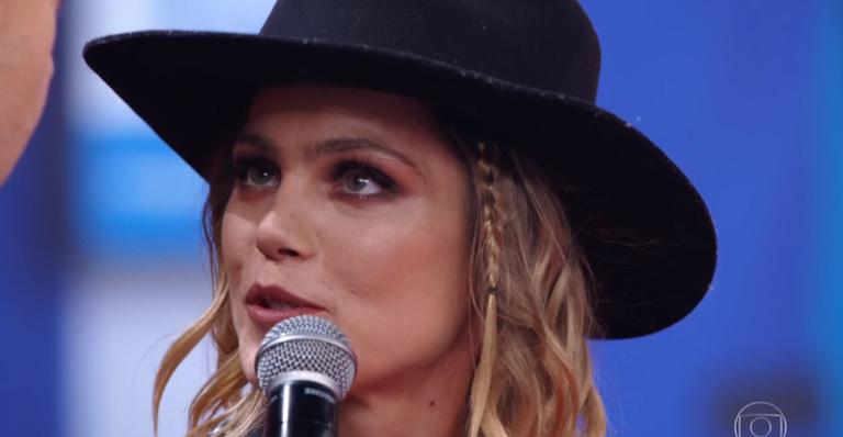 Pâmela Tomé rebate jurado da ‘Dança dos Famosos’ e gera polêmica: ”Quem bateu a cabeça foi você”