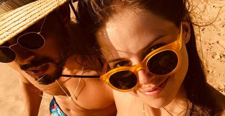 Agatha Moreira posa agarradinha com Rodrigo Simas: ”Amor e fé”
