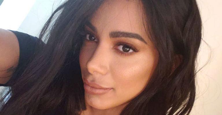 Anitta debocha da própria celulite: ”Quase desenhando o mapa-múndi na perna”