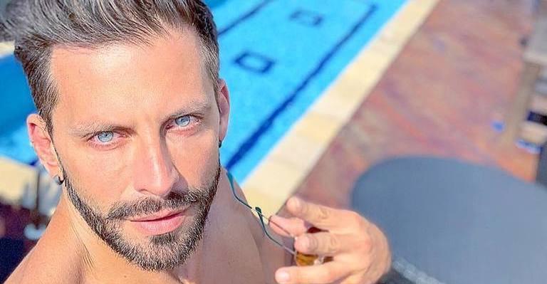 Filho de Henri Castelli completa 12 anos e beleza impressiona fãs