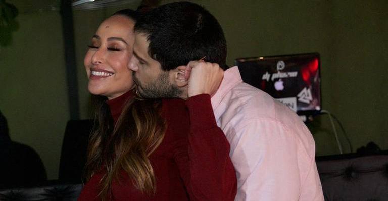 Na reta final da gravidez, Sabrina Sato posa completamente nua e arranca suspiros
