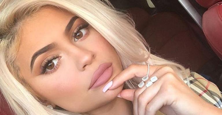 Oito meses após dar à luz, Kylie Jenner diz que nenhuma roupa serve