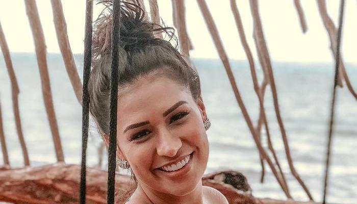 Na piscina, Simone se diverte com o filho, mas dispara: ”O corpo não dá para mostrar”