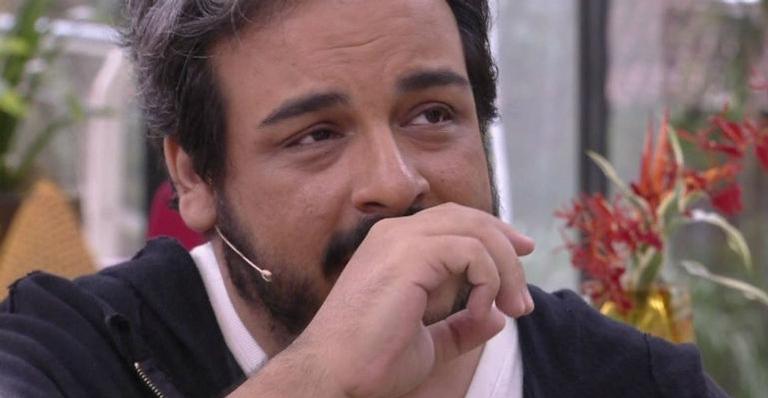 Luis Lobianco se emociona ao relembrar perda da mãe aos 5 anos