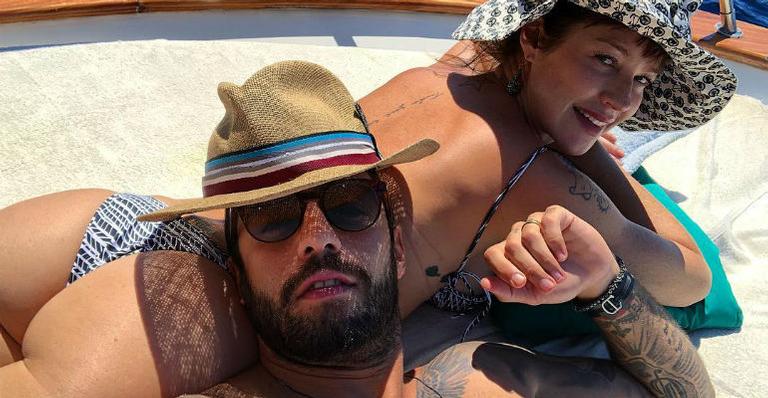 Pedro Scooby enaltece corpo da esposa, Luana Piovani, após críticas sobre ganho de peso