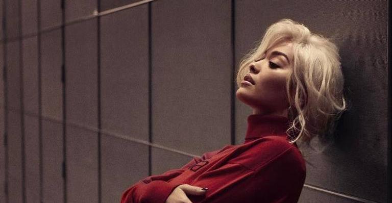 Rita Ora rebate críticas a suas fotos nuas: ”Não são malucas. É o meu corpo”
