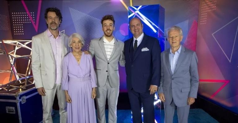 João Cortês causa emoção ao se apresentar ao lado da família no ‘PopStar’