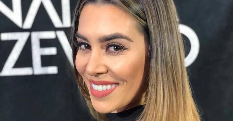 Naiara Azevedo ganha presente superespecial dos fãs e se emociona