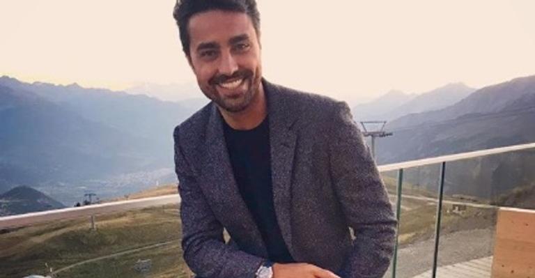 Ricardo Pereira posa com a família comemorando aniversário da filha e beleza da pequena impressiona