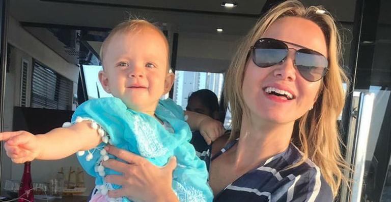 Eliana encanta a web ao flagrar a filha, Manuela, colhendo frutas direto do pé