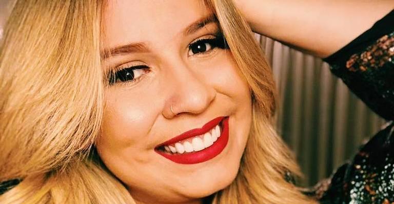 Com dieta restritiva, Marília Mendonça e irmão fazem desabafo na cama: ‘Vamos precisar de psicólogo’