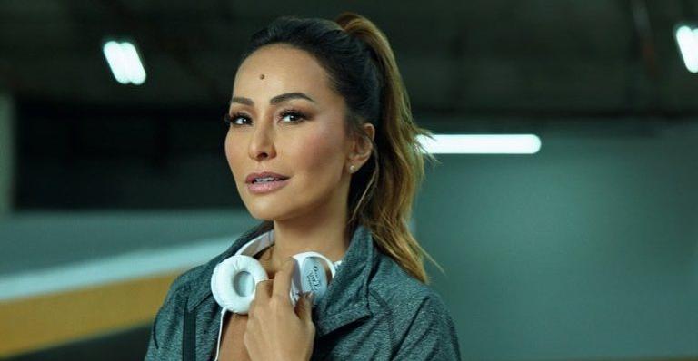 Sabrina Sato entra no clima do Halloween e compara barriga de grávida a abóbora