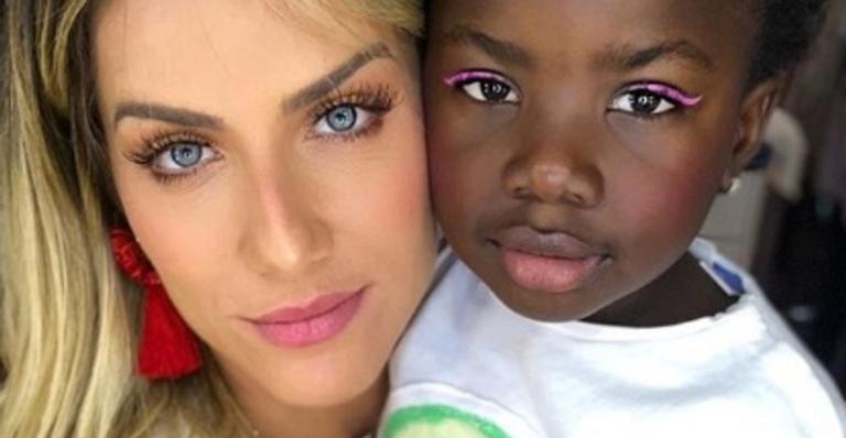 Fofura! Giovanna Ewbank encanta ao exibir ensaio da filha, Titi, em Fernando de Noronha