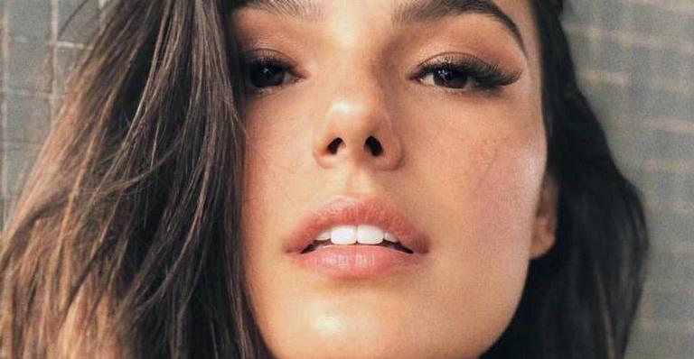 Isis Valverde bota bumbum para jogo em 9º mês de gestação e causa alvoroço na web