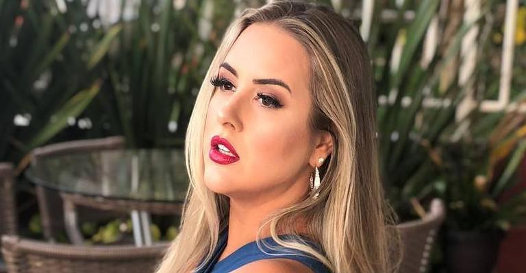 Ex-BBB Patrícia Leitte aposta em pose sexy com vestido coladinho