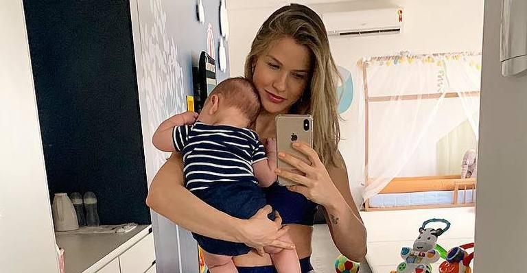 Três meses após parto, Andressa Suita posa só de lingerie e exibe corpão surpreendente