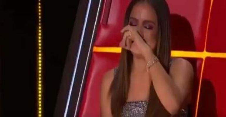 Anitta perde o controle e chora em programa ao falar sobre drama familiar