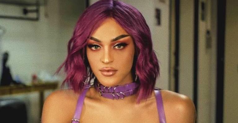 Pabllo Vittar surge supersensual usando apenas lingerie