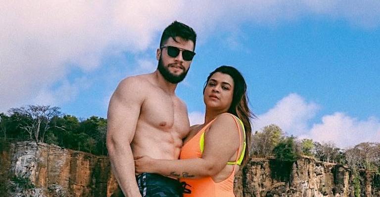 Em clique íntimo, Preta Gil posa na cama com Rodrigo Godoy: ”Boa noite”