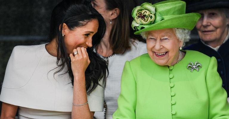 Rainha Elizabeth II quebra protocolo da realeza por mãe de Meghan Markle