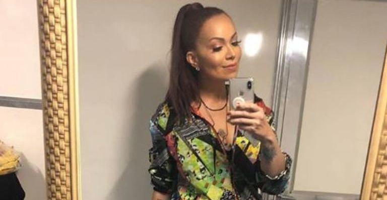 De biquíni, Solange Almeida ostenta corpaço aos 44 anos e surpreende seguidores