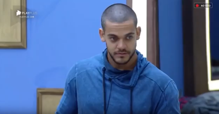 Na ‘Fazenda’, Caíque Aguiar diz que teria o direito de chutar Nadja: ”Eu poderia bater nela”