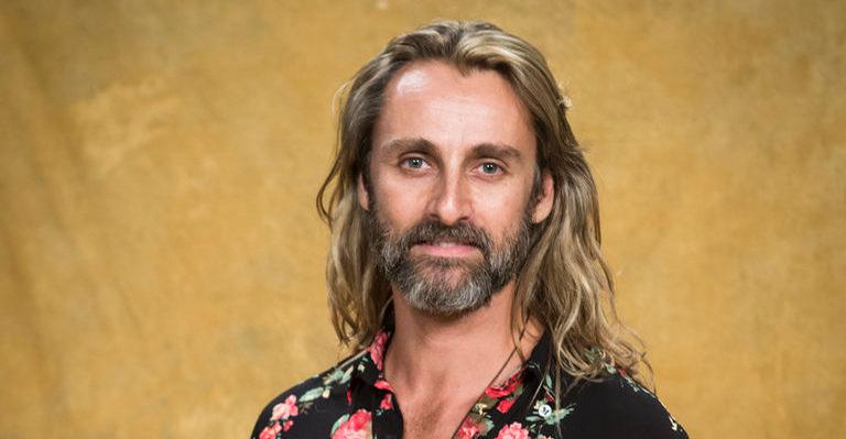 André Dias encerra ‘Segundo Sol’ com primeiro beijo gay da novela