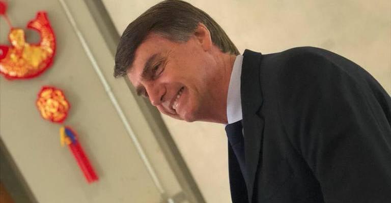 Bolsonaro curte domingo de sol com churrasco e praia
