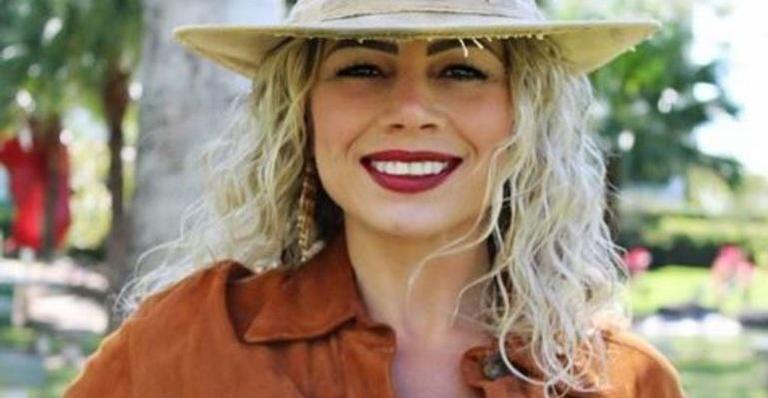 Catia não disfarça após apelo de Sertanejo e peões percebem que ela quem fez xixi fora do reservado