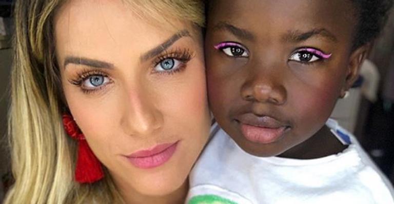 Seguindo exemplo de Bruno Gagliasso, Giovanna Ewbank faz homenagem na pele para Titi