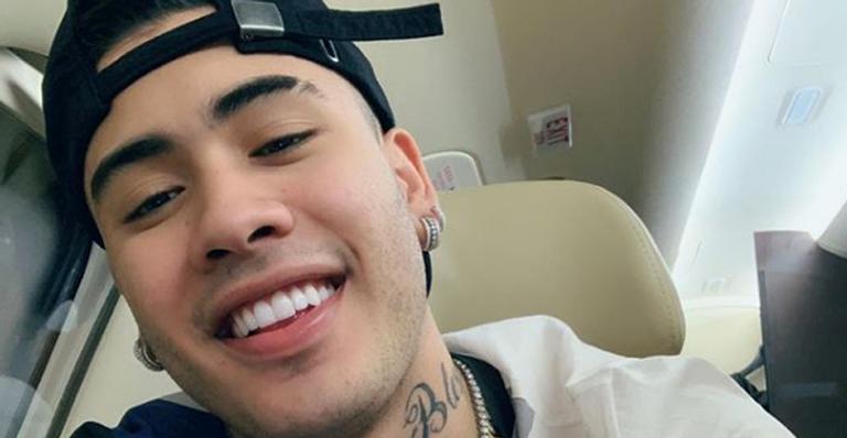 Solteiro, Kevinho posa sem camisa e recebe elogios: ”Gato”
