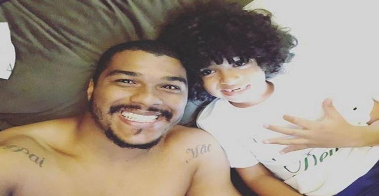 Ex-goleiro do Cruzeiro lamenta morte do filho após acidente doméstico: ”Está com Deus”