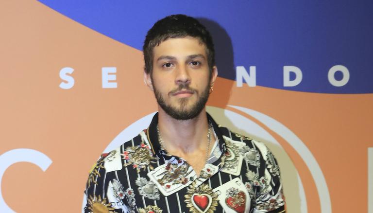 Chay Suede muda visual com o fim de ‘Segundo Sol’