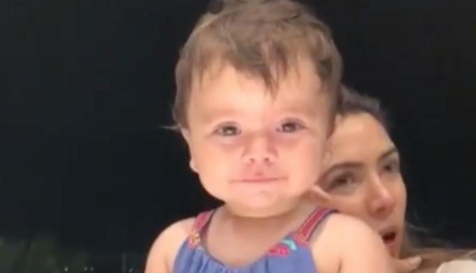 Fofura! Filha de Patricia Abravanel rouba a cena em reunião de família