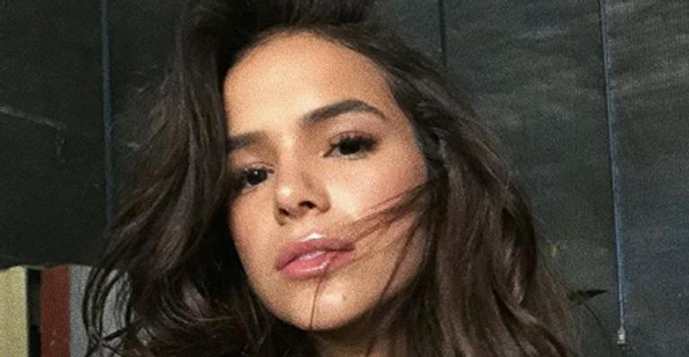 Poderosa! Bruna Marquezine investe em acessório luxuoso durante evento