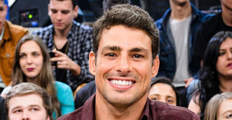 Cauã Reymond exibe foto raríssima de sua infância e fãs o comparam com sua filha, Sofia