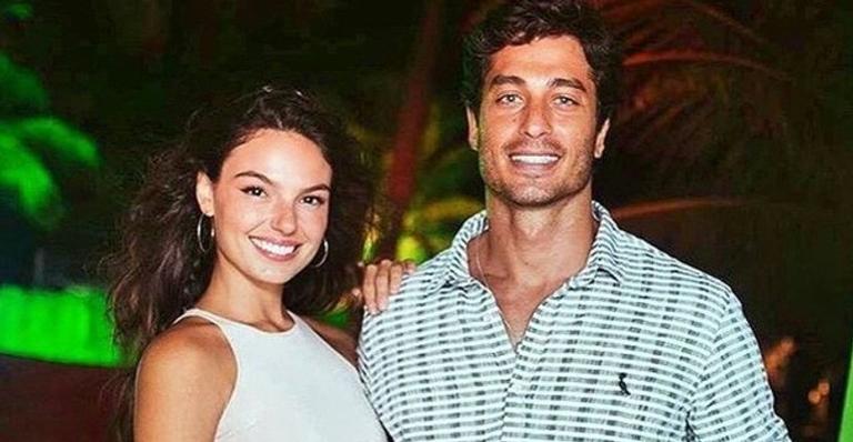 Após dar à luz Rael, Isis Valverde comemora a chegada do primeiro filho com André Resende