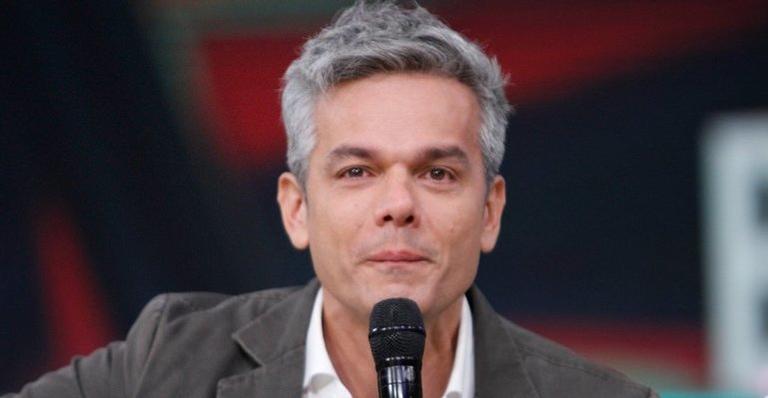 No palco, Otaviano Costa cai no choro com declaração emocionante de apresentador do ‘Vídeo Show’