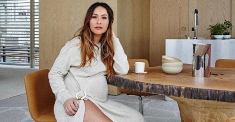 Prestes a dar à luz, Sabrina Sato prepara a casa para o Natal ao lado de toda a família